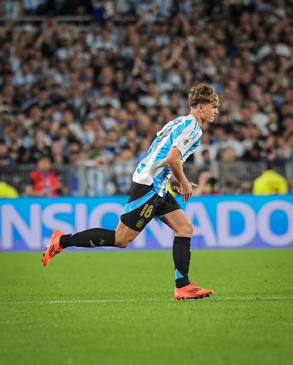 阿根廷球员在外国比赛中秀出绝技