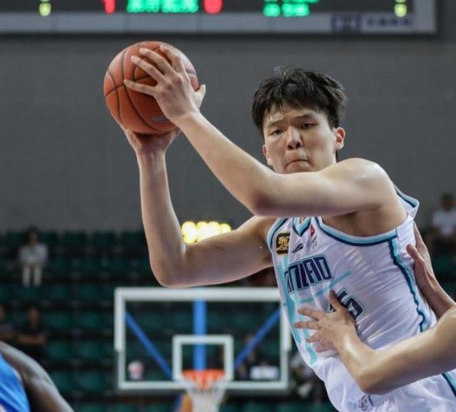 辽宁队在比赛中率先打破僵局,取得优势 辽宁队在比赛中率先打破僵局,取得优势