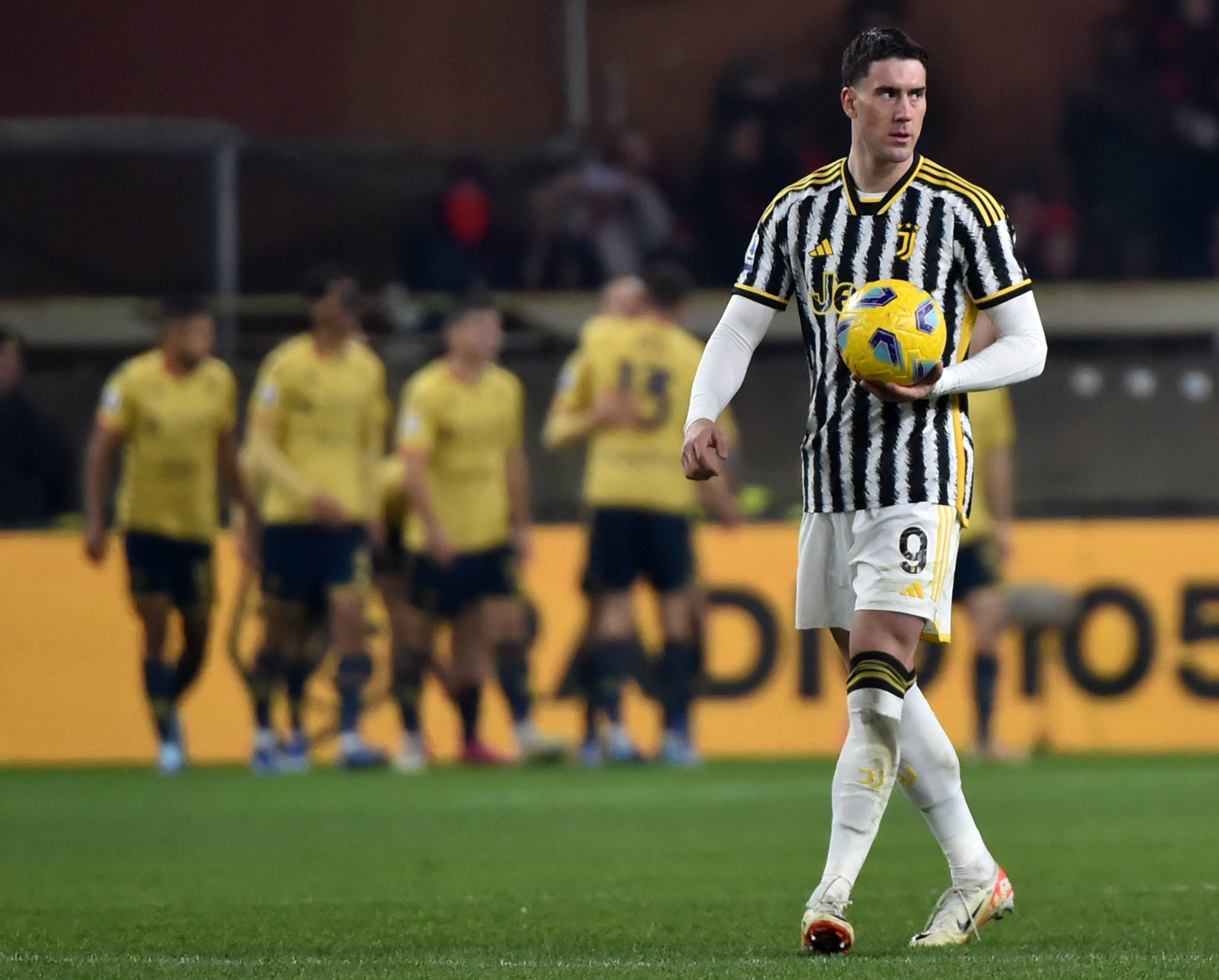 尤文图斯战平热那亚，意甲十强争霸席卷全场