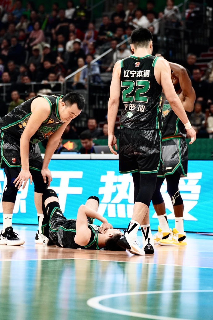 江苏男篮取得胜利，辽宁队遭遇挑战