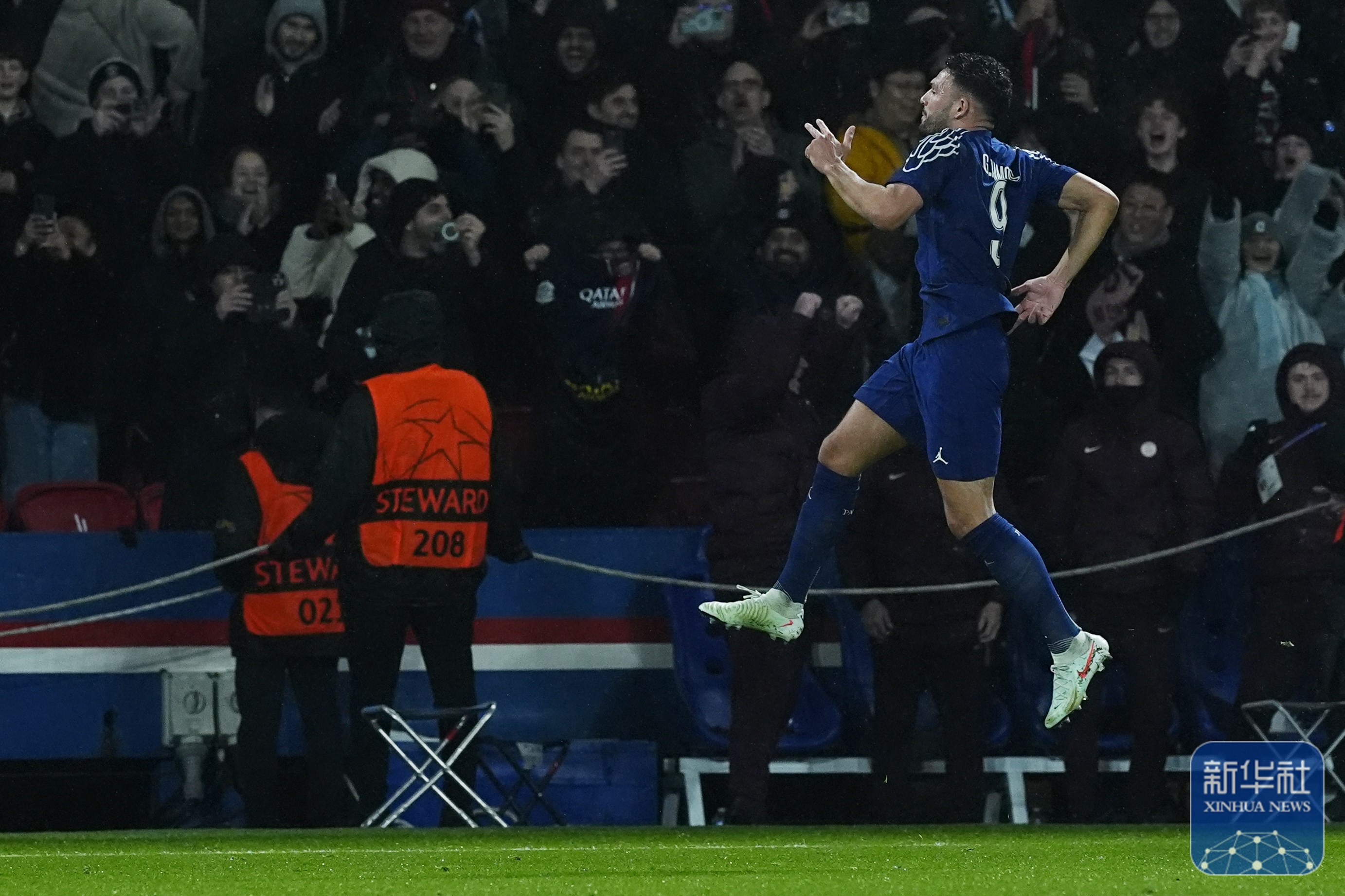 拜仁慕尼黑豪取欧冠胜利，巴黎圣日耳曼惨败收场