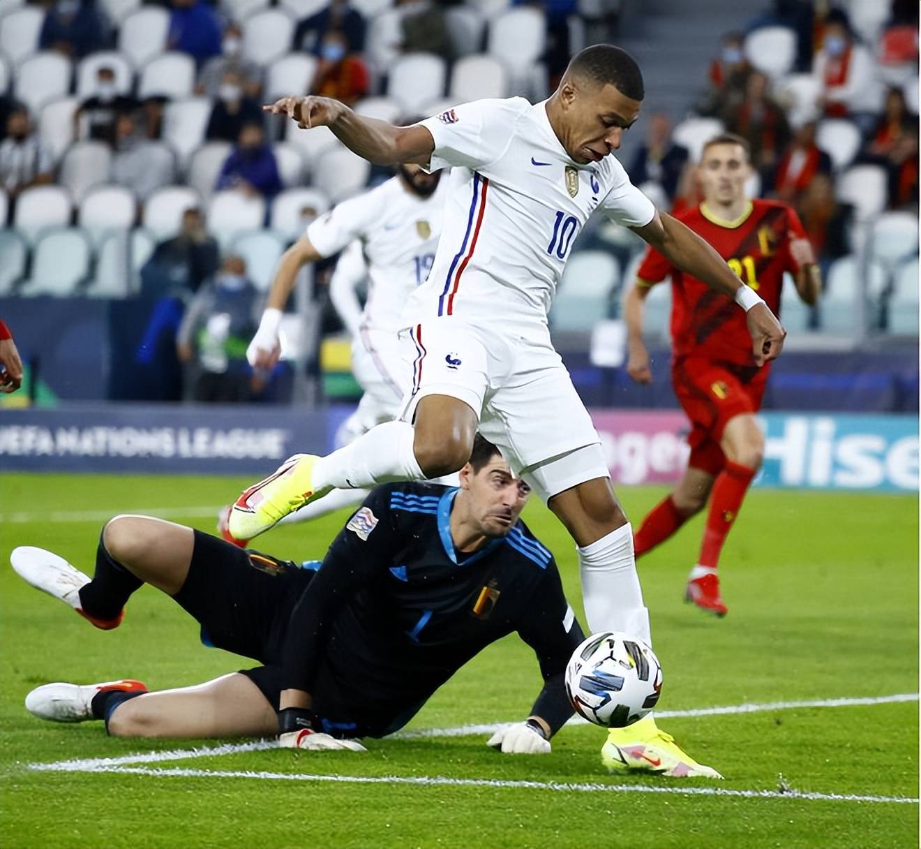 欧国联比赛强队对决爆发,球风风情 欧国联比赛强队对决爆发,球风风情