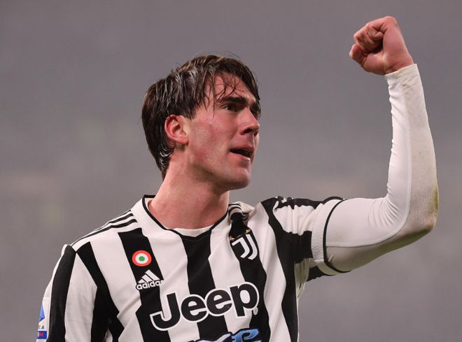 尤文图斯边锋过人效果不佳,进攻受阻 尤文图斯边锋过人效果不佳,进攻受阻