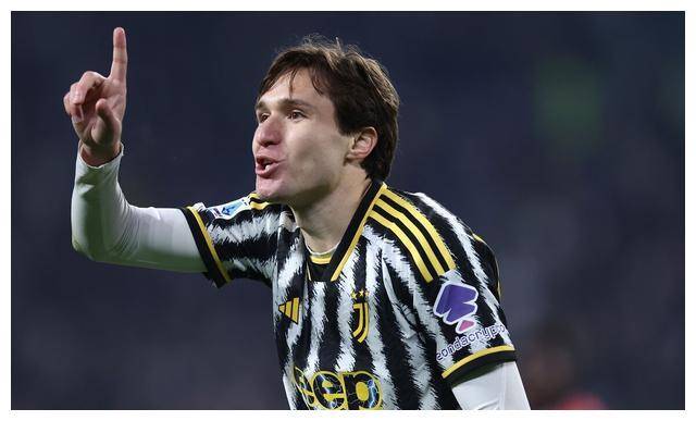 尤文图斯边锋过人效果不佳,进攻受阻 尤文图斯边锋过人效果不佳,进攻受阻