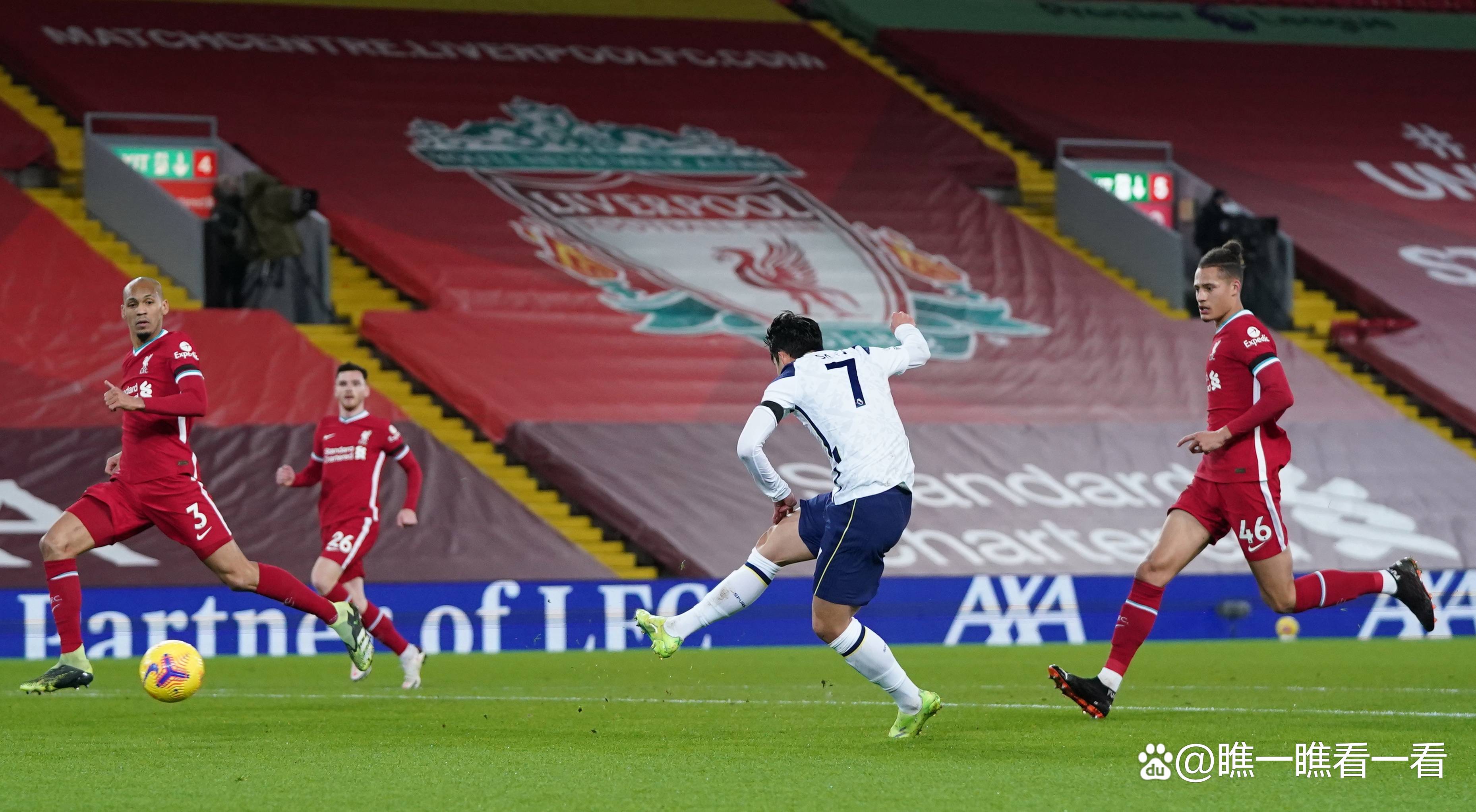 豪门对决再现历史性瞬间，引爆球迷狂热热情