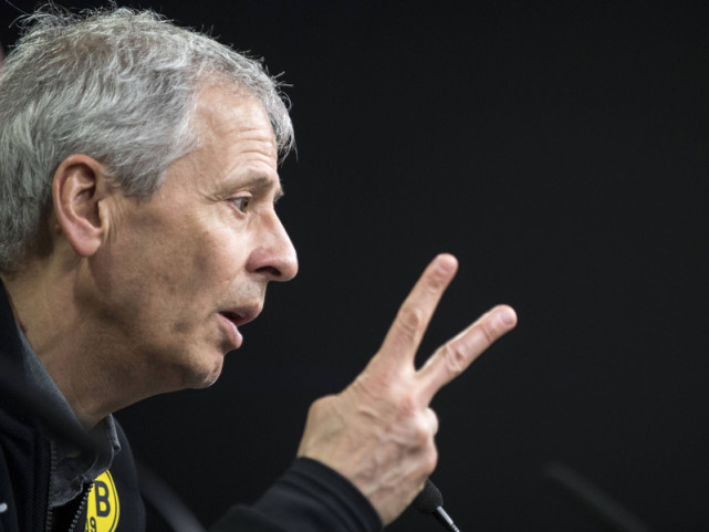 沙尔克04主教练变阵成功,球队逆袭获胜 沙尔克04主教练变阵成功,球队逆袭获胜