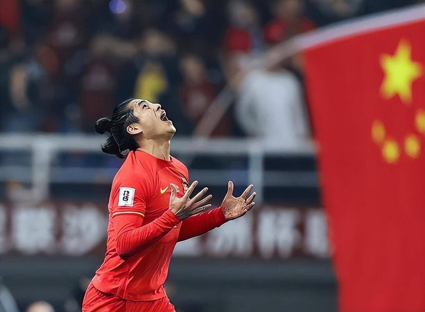 亚洲足球巨星聚首对决，备战重要比赛