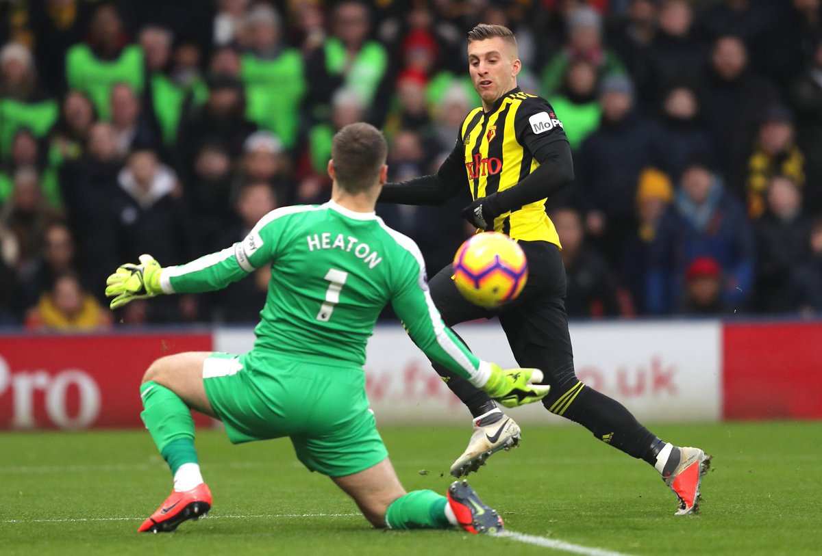 沃特福德门将表现出色，力保球门不失