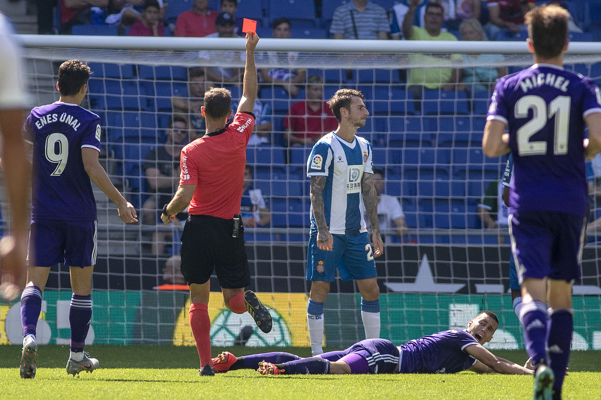 里尔后卫受伤下场，对球队防线影响较大