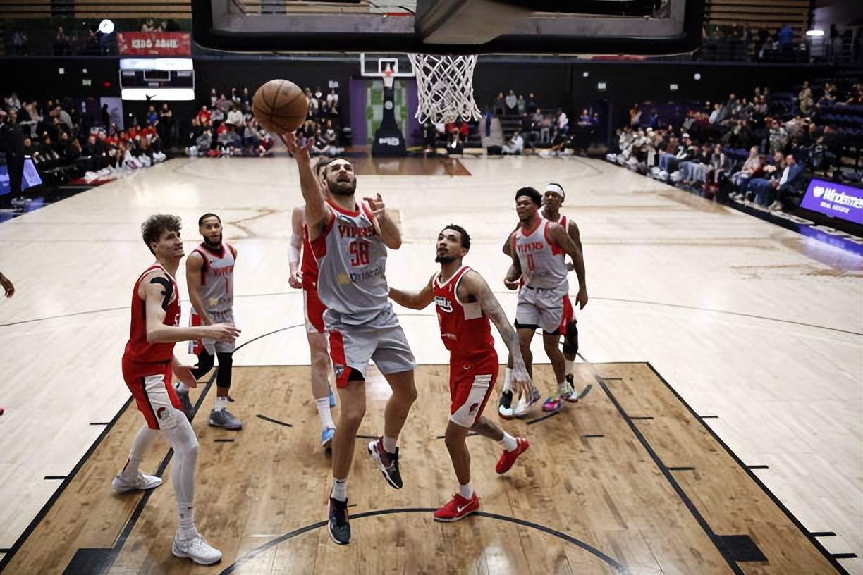 火箭队锋线持续爆发,连胜势不可挡 火箭队锋线持续爆发,连胜势不可挡