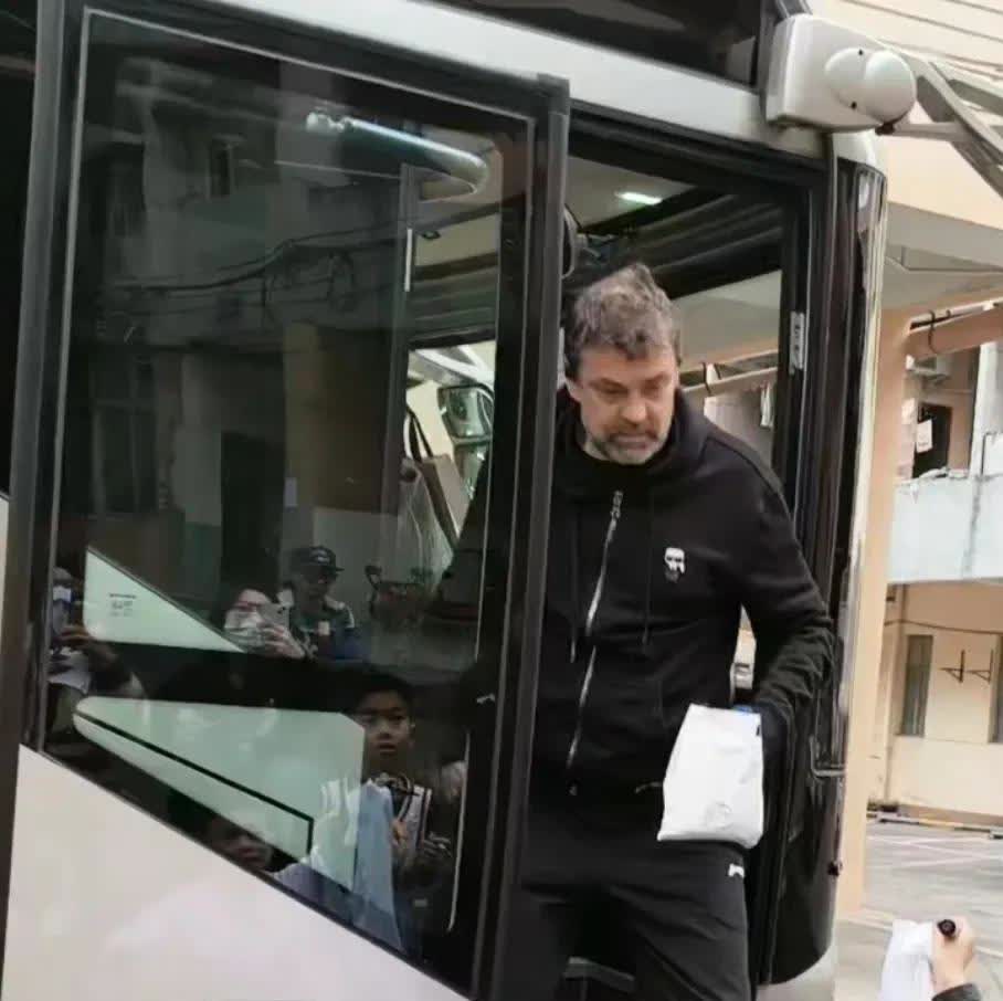 客场征战疲态明显,球队实力逐渐暴露,球迷心忧 客场征战疲态明显,球队实力逐渐暴露,球迷心忧