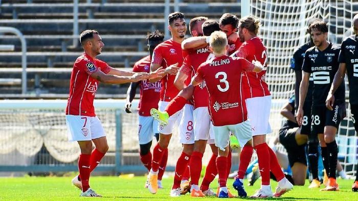 鲁昂客场大胜尼姆,取得重要胜利 鲁昂客场大胜尼姆,取得重要胜利