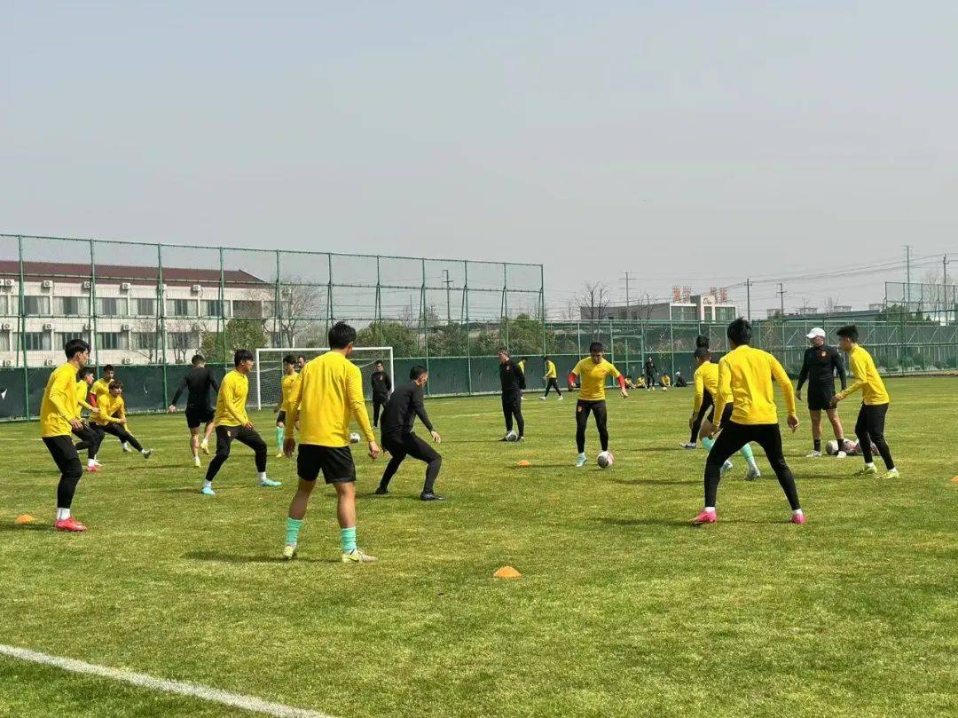 信心满满!某队球员们充满信心备战比赛 信心满满!某队球员们充满信心备战比赛