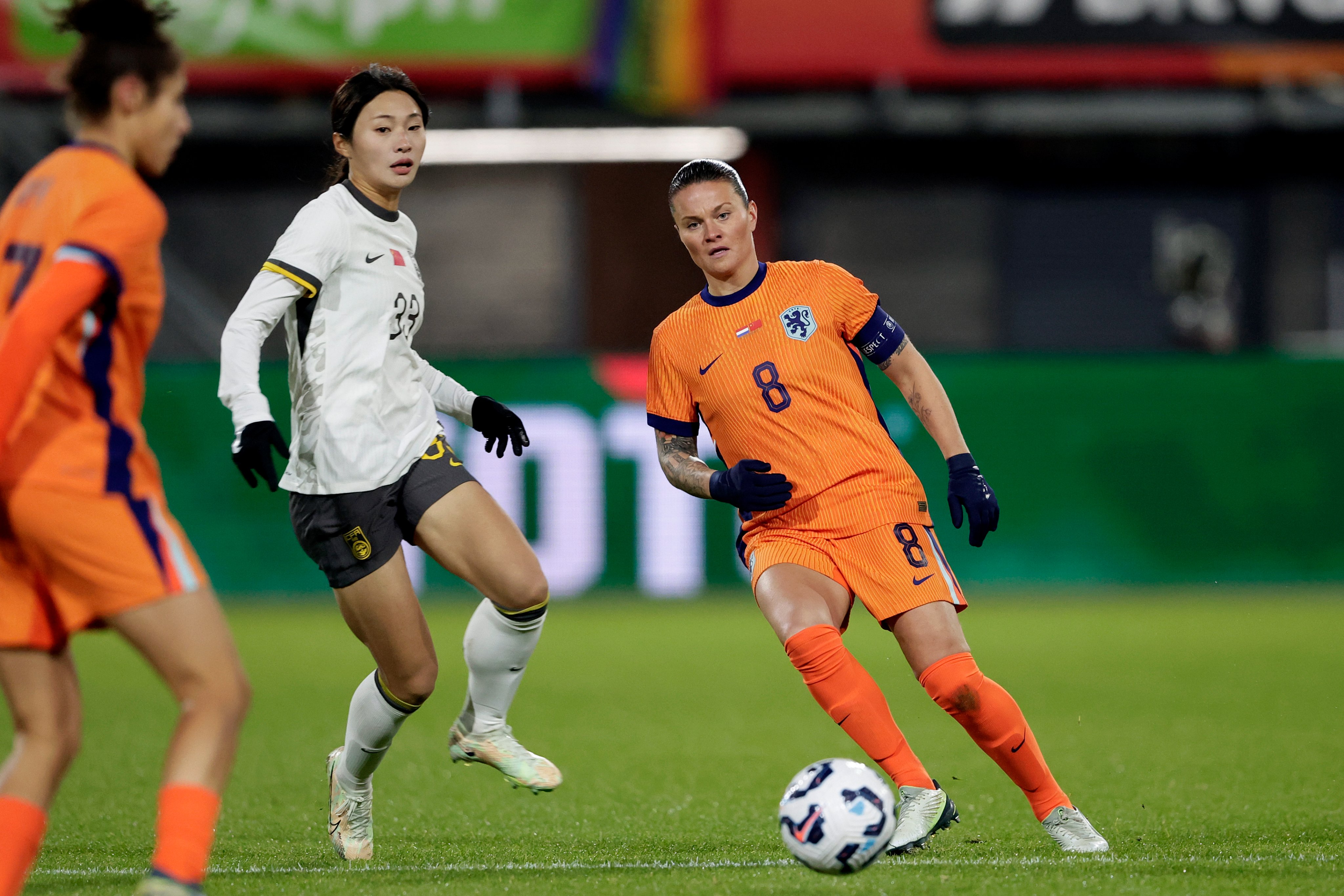 荷兰女足全员备战,雄心勃勃要夺冠 荷兰女足全员备战,雄心勃勃要夺冠