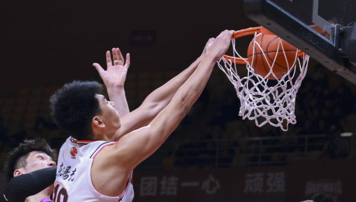 斯佩齐亚客场逆转战胜对手,取得关键胜利 斯佩齐亚客场逆转战胜对手,取得关键胜利