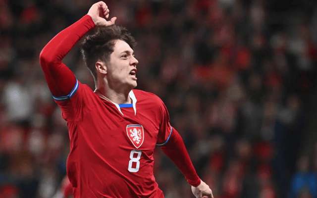 威廉希尔app-捷克队踢出精彩进攻，夺得胜利