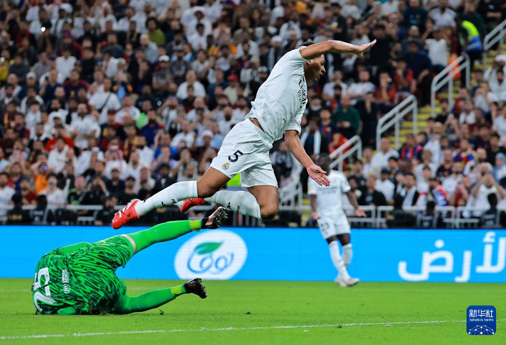 英国威廉希尔-西班牙国内足球挑战赛场上展开，球员展现实力