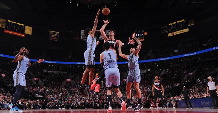 猛龙客场大胜灰熊,取得八连胜稳住榜首 猛龙客场大胜灰熊,取得八连胜稳住榜首