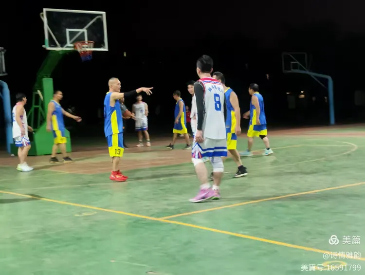 体育节目上演精彩对决,选手激情奋战 体育节目上演精彩对决,选手激情奋战