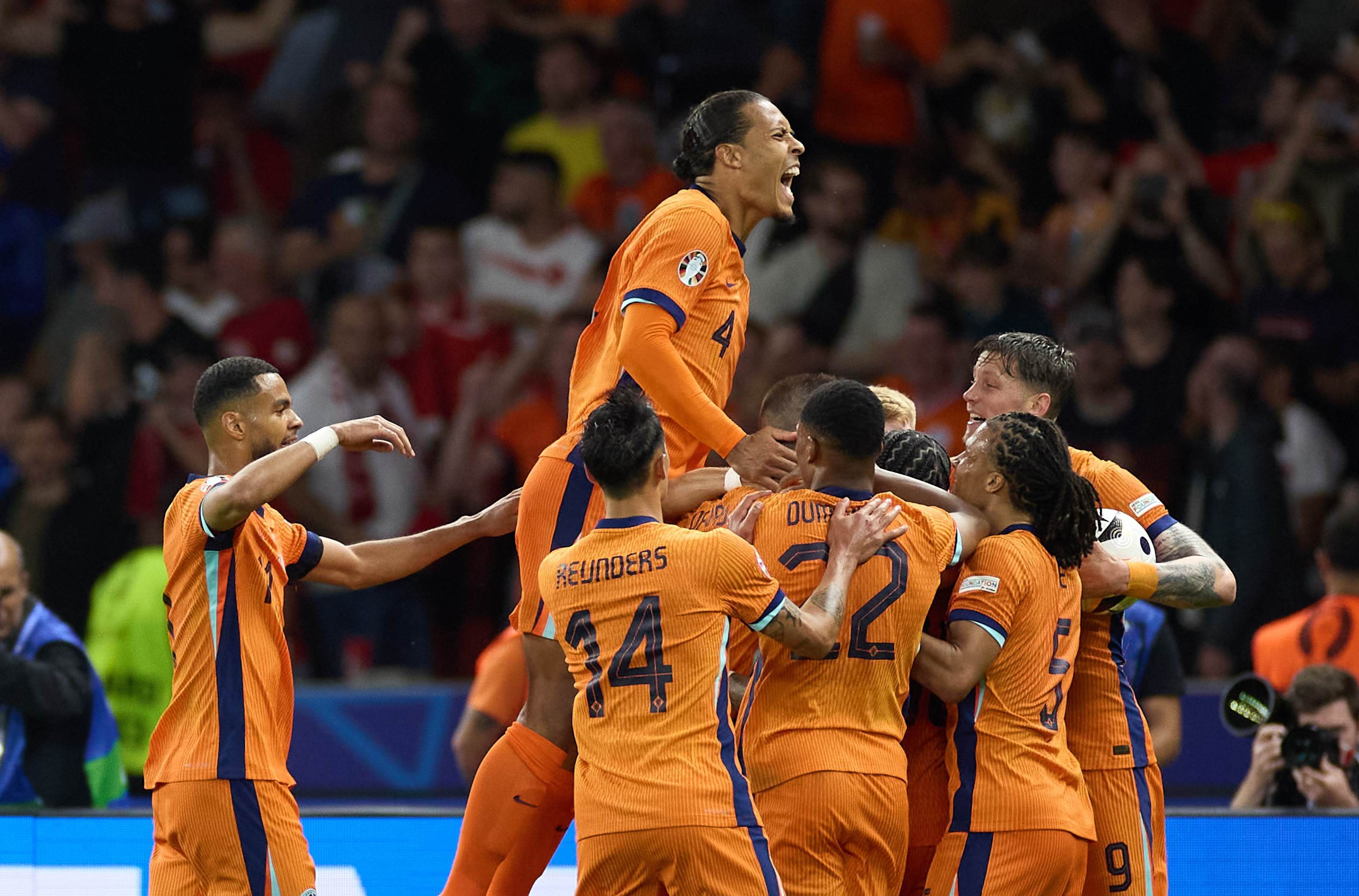 芬兰大胜西班牙,欧洲联赛发生激烈抢点 芬兰大胜西班牙,欧洲联赛发生激烈抢点