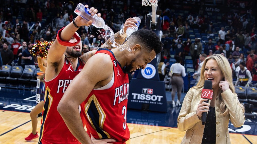 詹皇携手戈贝尔击败对手，东西部强强对话