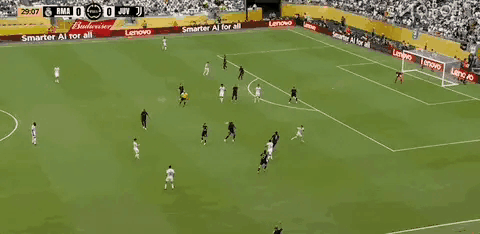 皇马悲剧出局！伊斯坦布尔疯狂逼抢