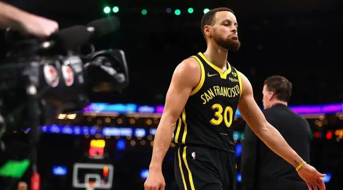 勇士主场胜出，库里成全场最佳