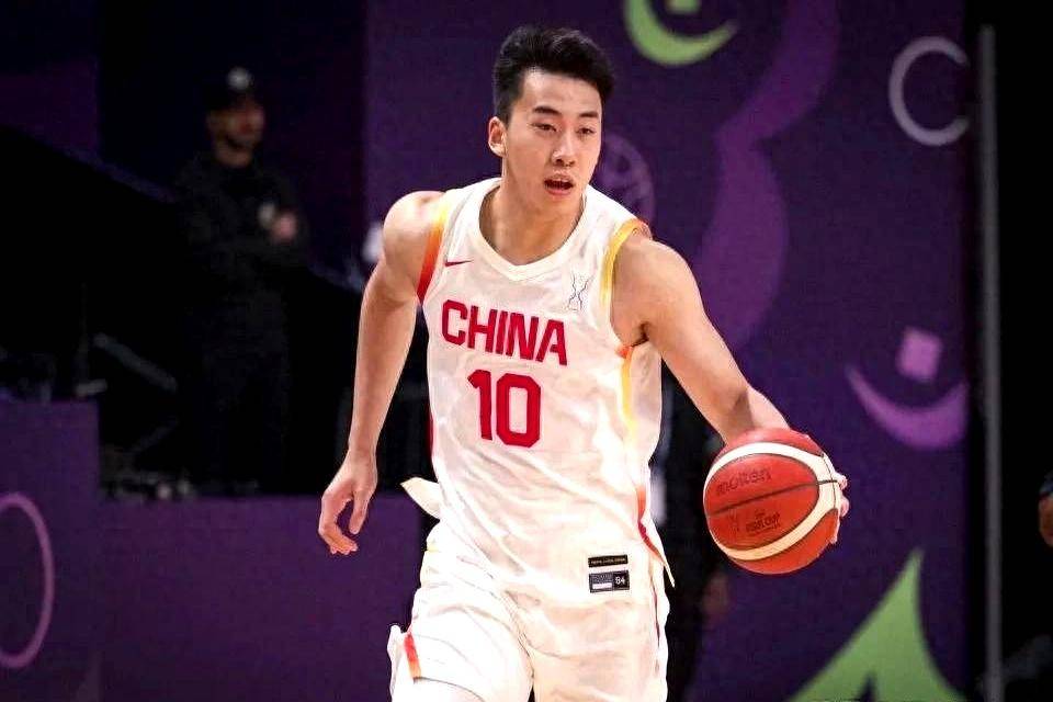 惊艳表现：球员技艺独特出众展现实力