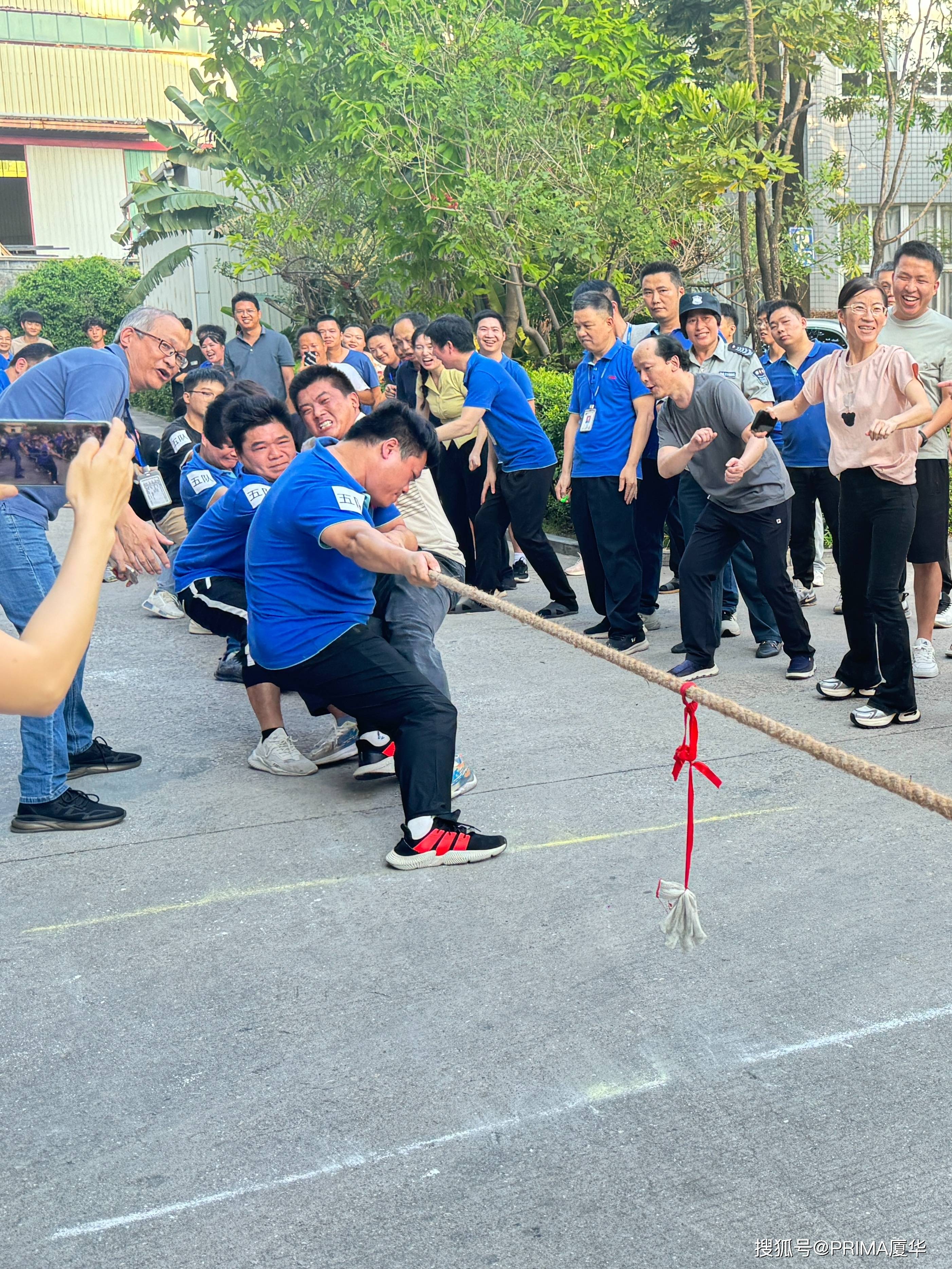 队伍团结一致,共同积极为团体赛好成绩努力 队伍团结一致,共同积极为团体赛好成绩努力