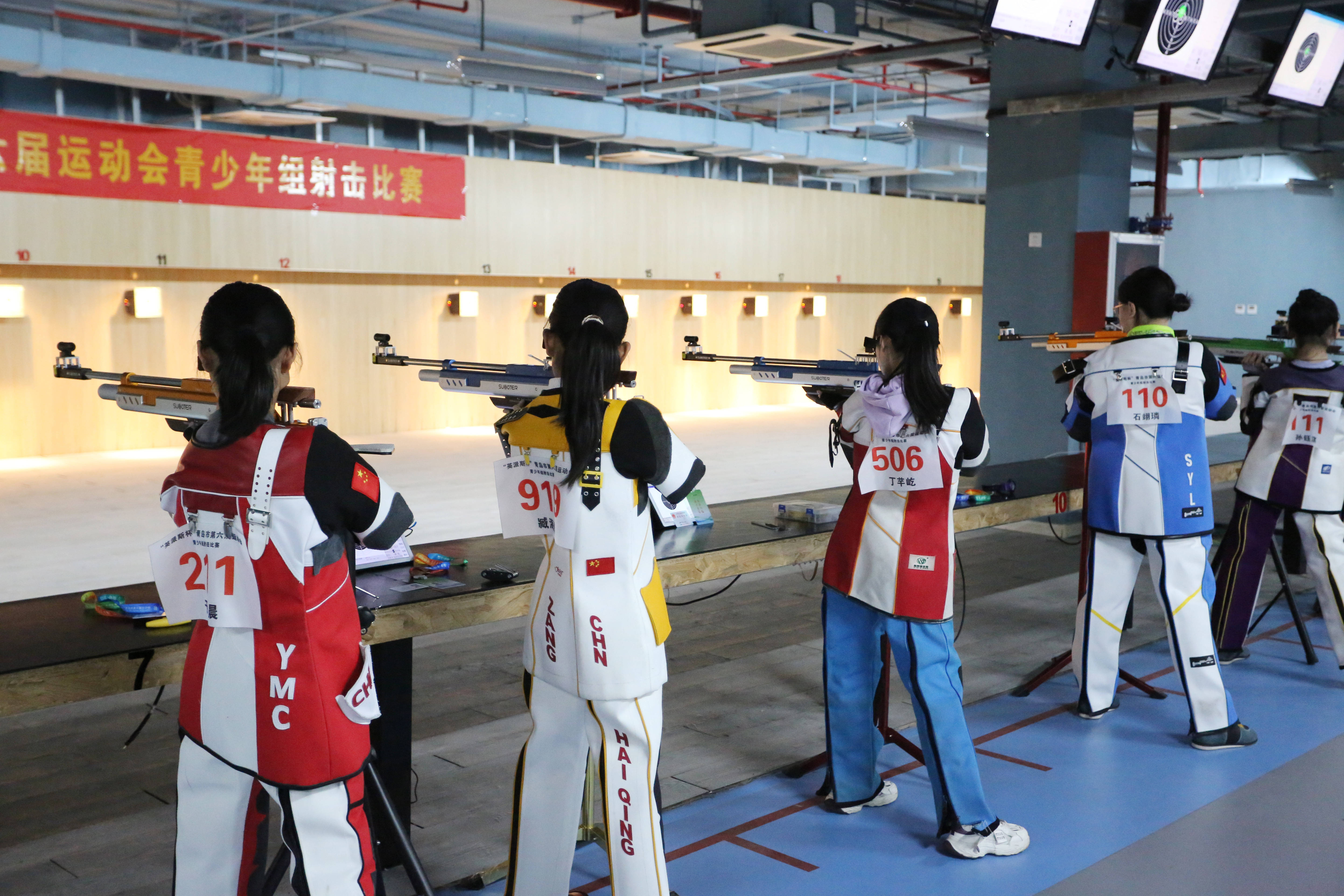 射击比赛紧张,英国选手夺冠 射击比赛紧张,英国选手夺冠