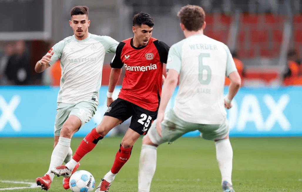 斯图加特主场难挽败局,球迷心情低落 斯图加特主场难挽败局,球迷心情低落