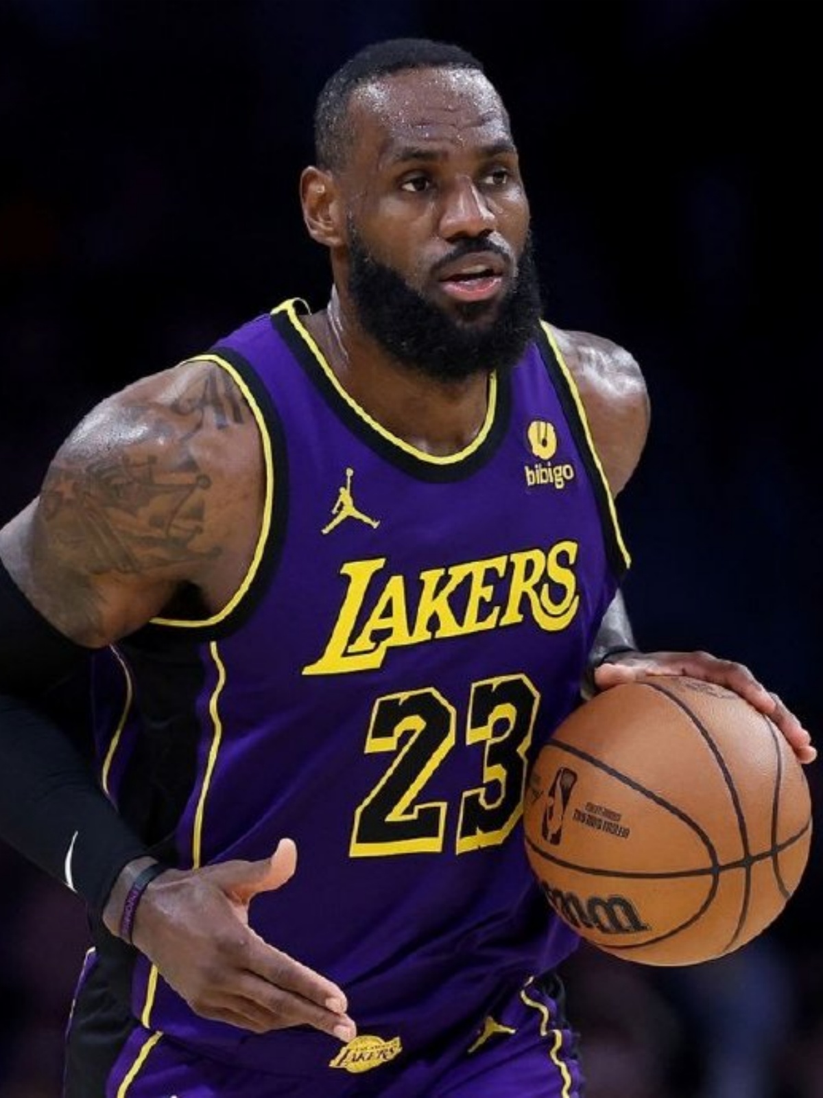 湖人主场险胜骑士，詹姆斯单场30+得分