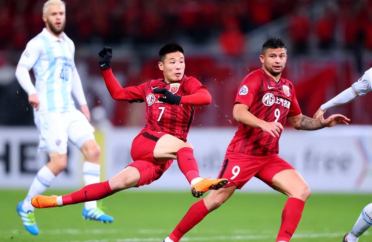 上港球员意志坚定，从容应对外界压力达成目标