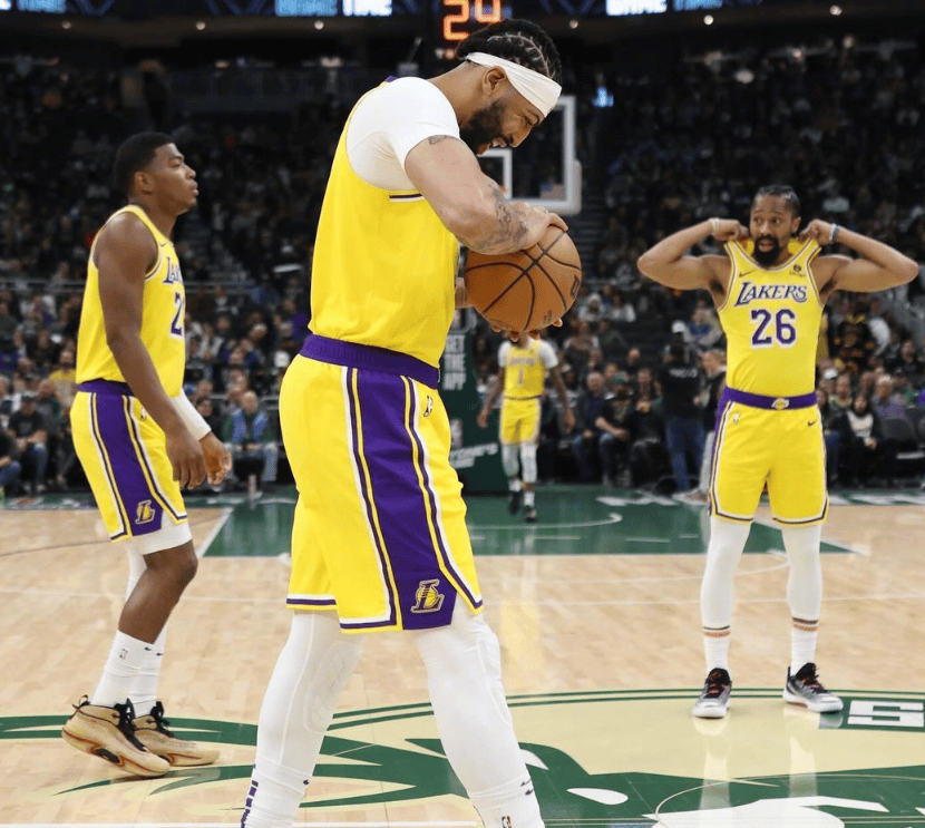 尼斯客场大捷,取得关键三分 尼斯客场大捷,取得关键三分