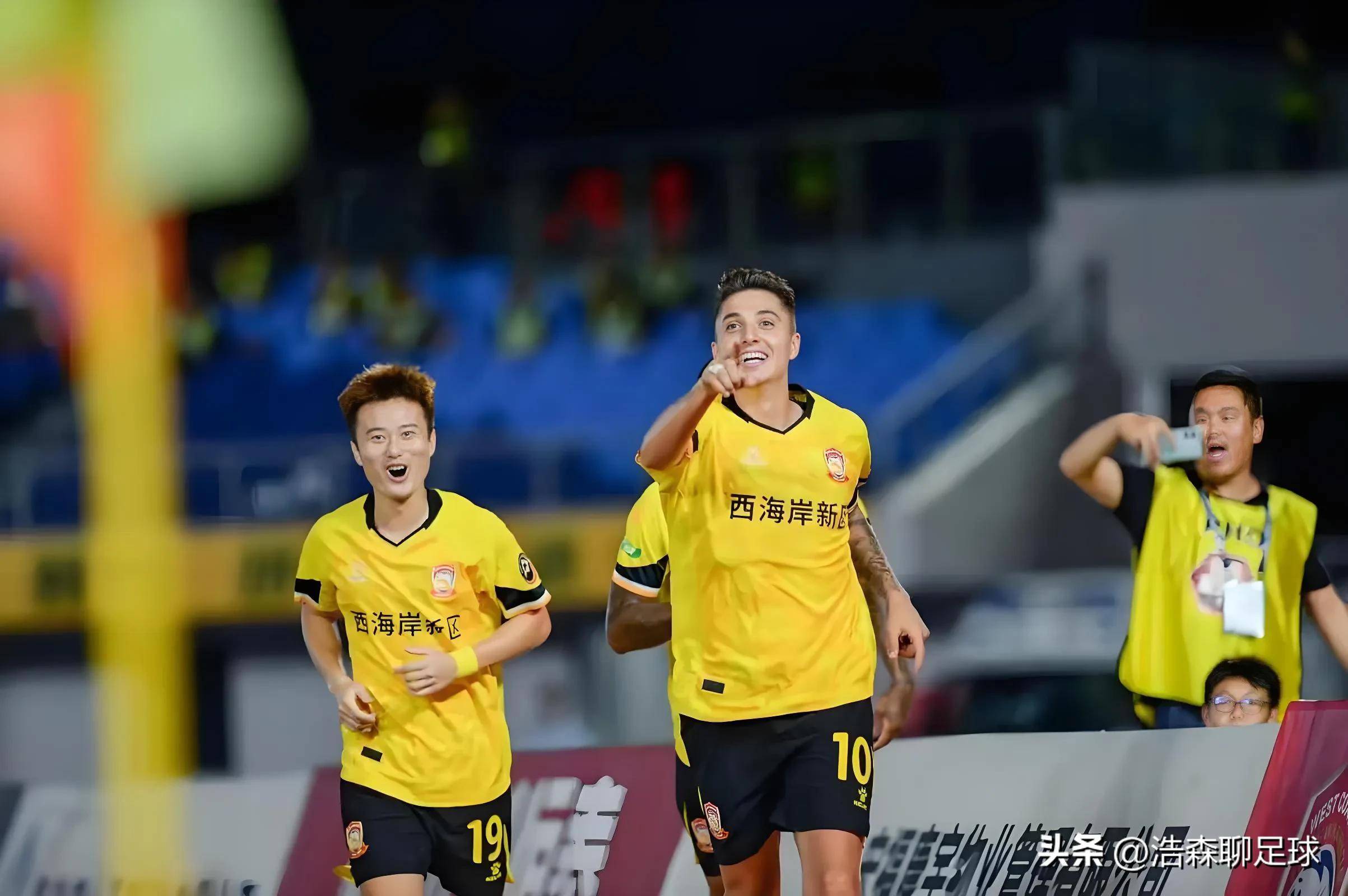 实力悬殊的两支球队在最新一轮比赛中交手,结果如何? 实力悬殊的两支球队在最新一轮比赛中交手,结果如何?