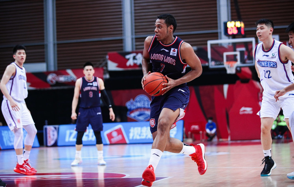 指导顾问盛赞球队年轻阵容，冲击季后赛前景看好