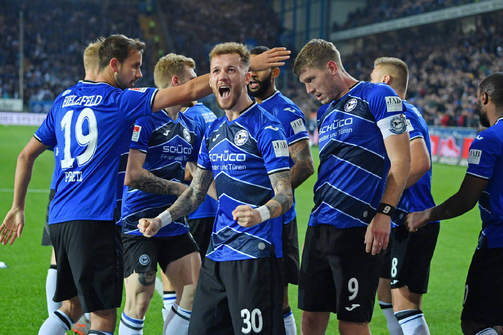 布伦瑞克球队积极备战,决战在即,全力以赴 布伦瑞克球队积极备战,决战在即,全力以赴