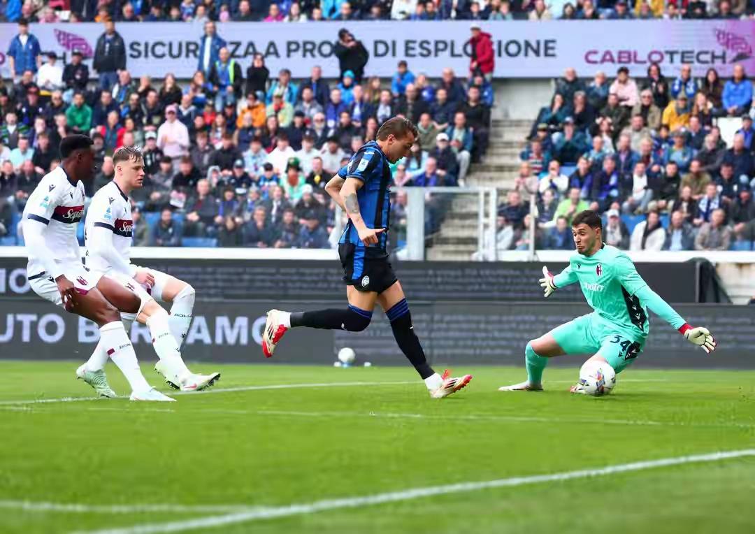 卡利亚里主场击败AC米兰，完成惊人逆转