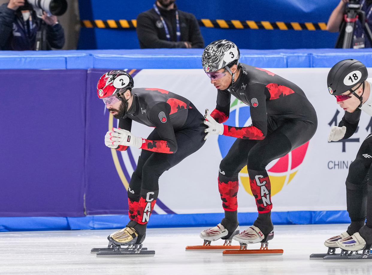 惊险战役:加拿大和韩国短道速滑选手激战 惊险战役:加拿大和韩国短道速滑选手激战