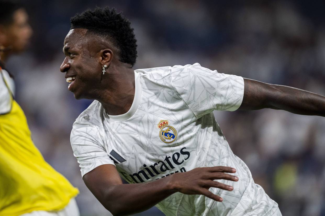 巴西国脚遭遇伤病困扰,或将缺阵 巴西国脚遭遇伤病困扰,或将缺阵