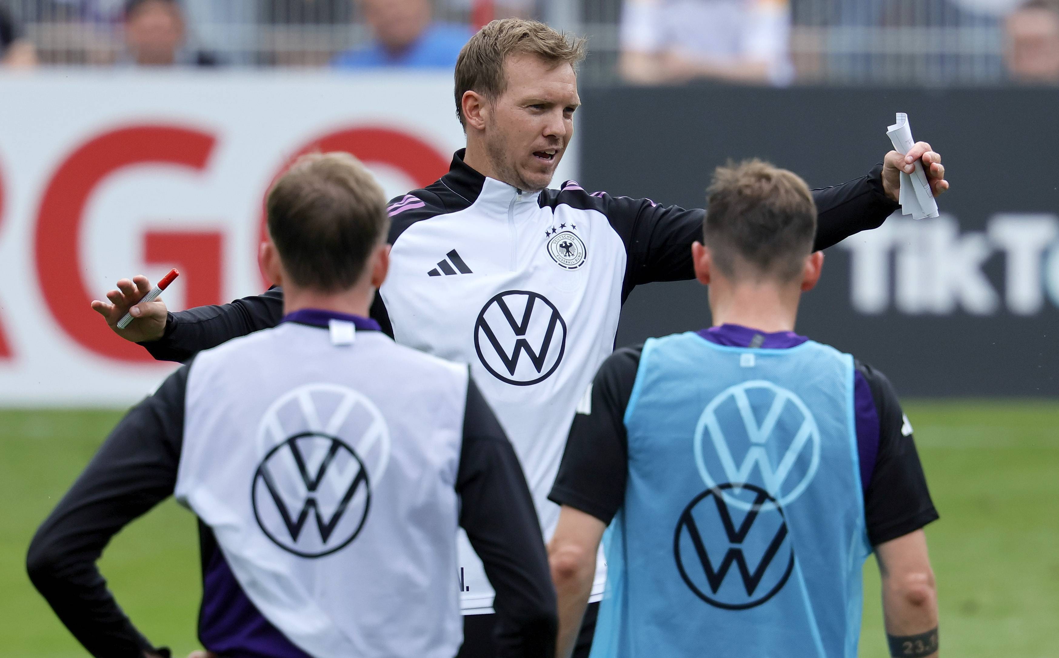 北马其顿足球队挑战淘汰赛全力以赴 北马其顿足球队挑战淘汰赛全力以赴