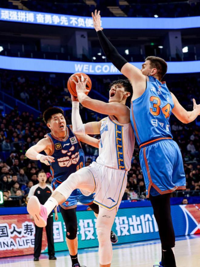 江西男篮客场战胜四川队,提升实力 江西男篮客场战胜四川队,提升实力