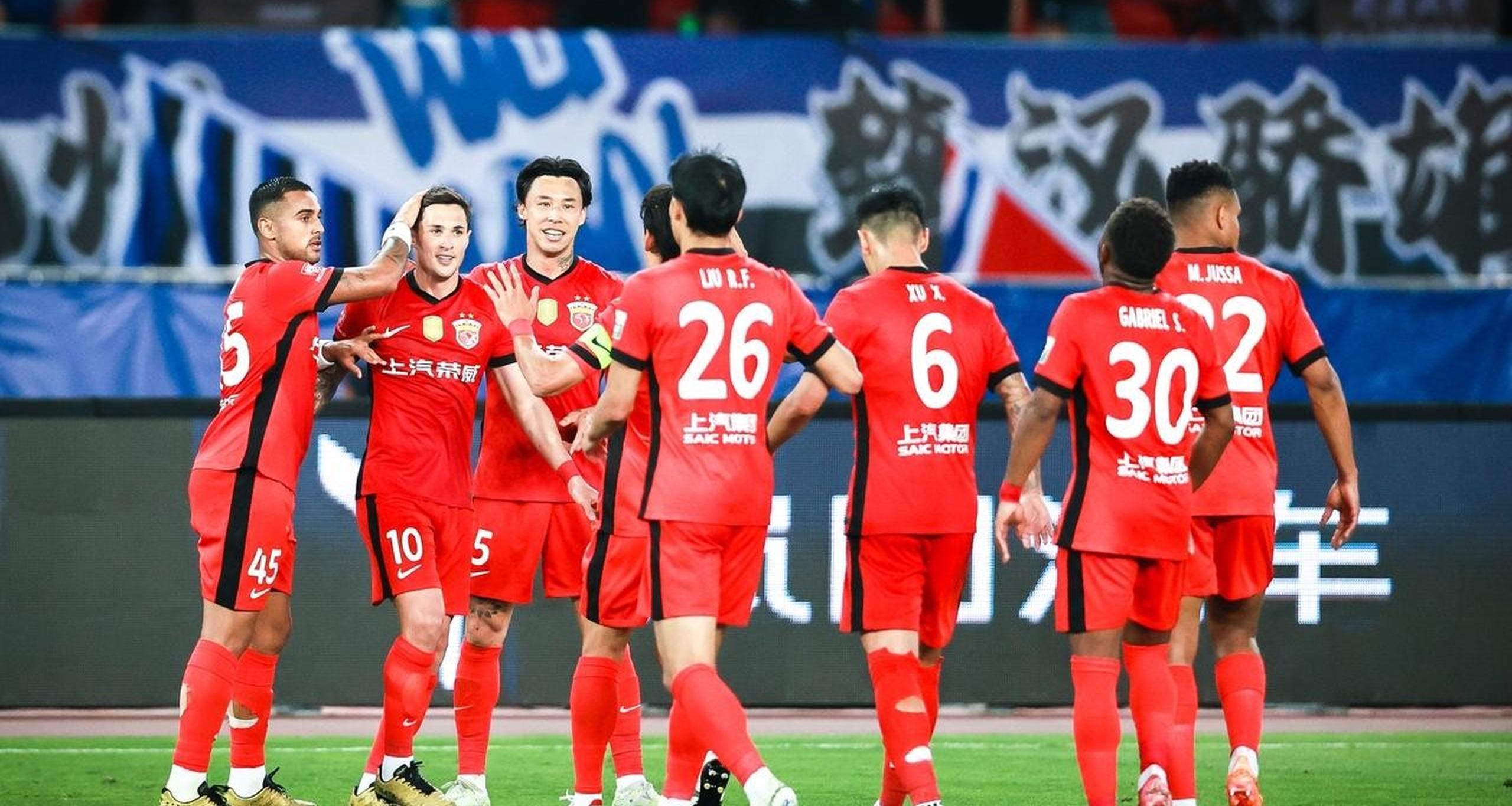 球队组队备战，战意昂扬锐意进取