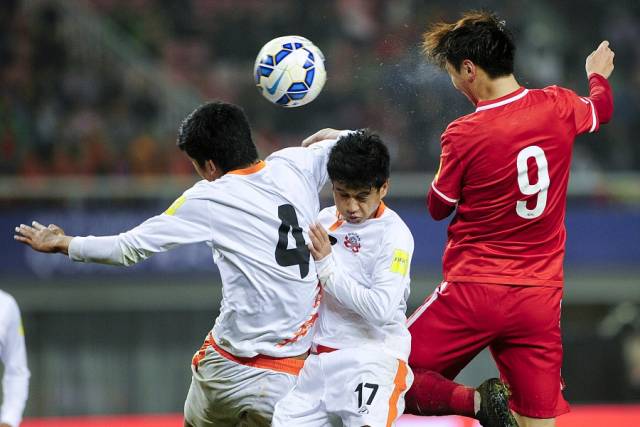 伯明翰城客场告捷，保级希望重燃