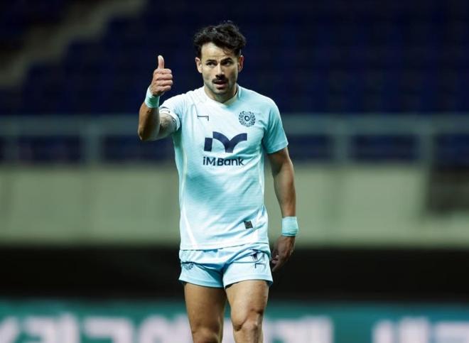 外援表现出色,球队喜获胜利 外援表现出色,球队喜获胜利