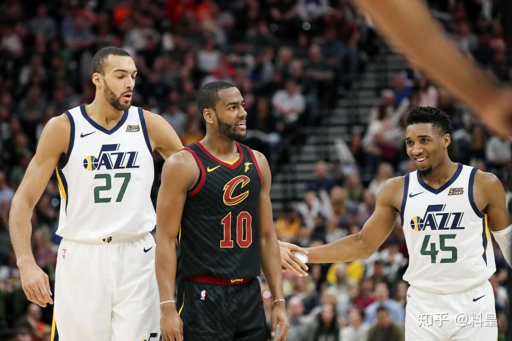 爵士之战:骑士再次对决活塞,双方冲锋陷阵互不相让! 爵士之战:骑士再次对决活塞,双方冲锋陷阵互不相让!