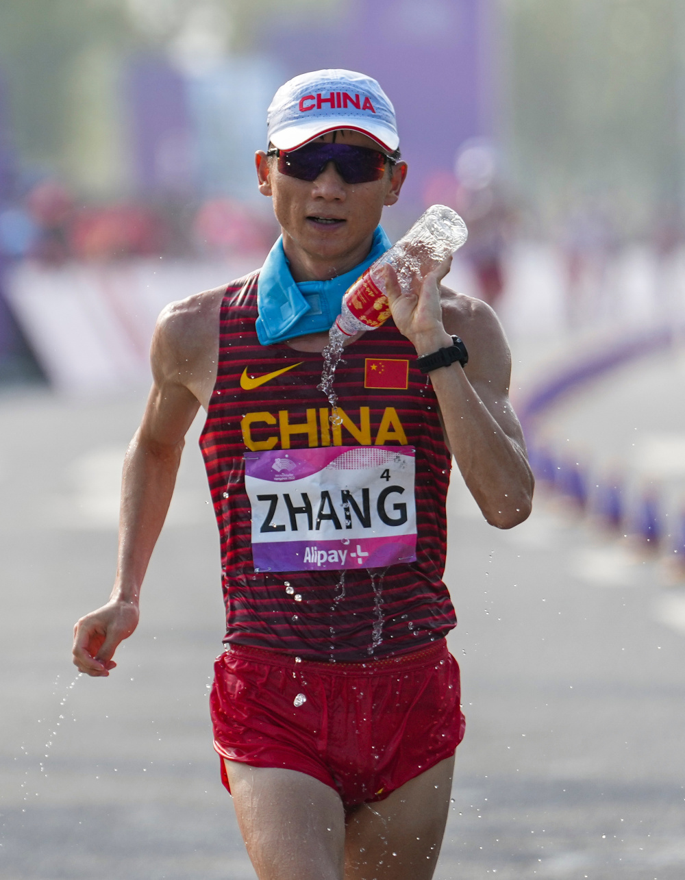 哈萨克斯坦田径选手无往不胜,夺得金牌 哈萨克斯坦田径选手无往不胜,夺得金牌