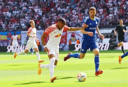 沙尔克04客场告捷，挽回连败势头