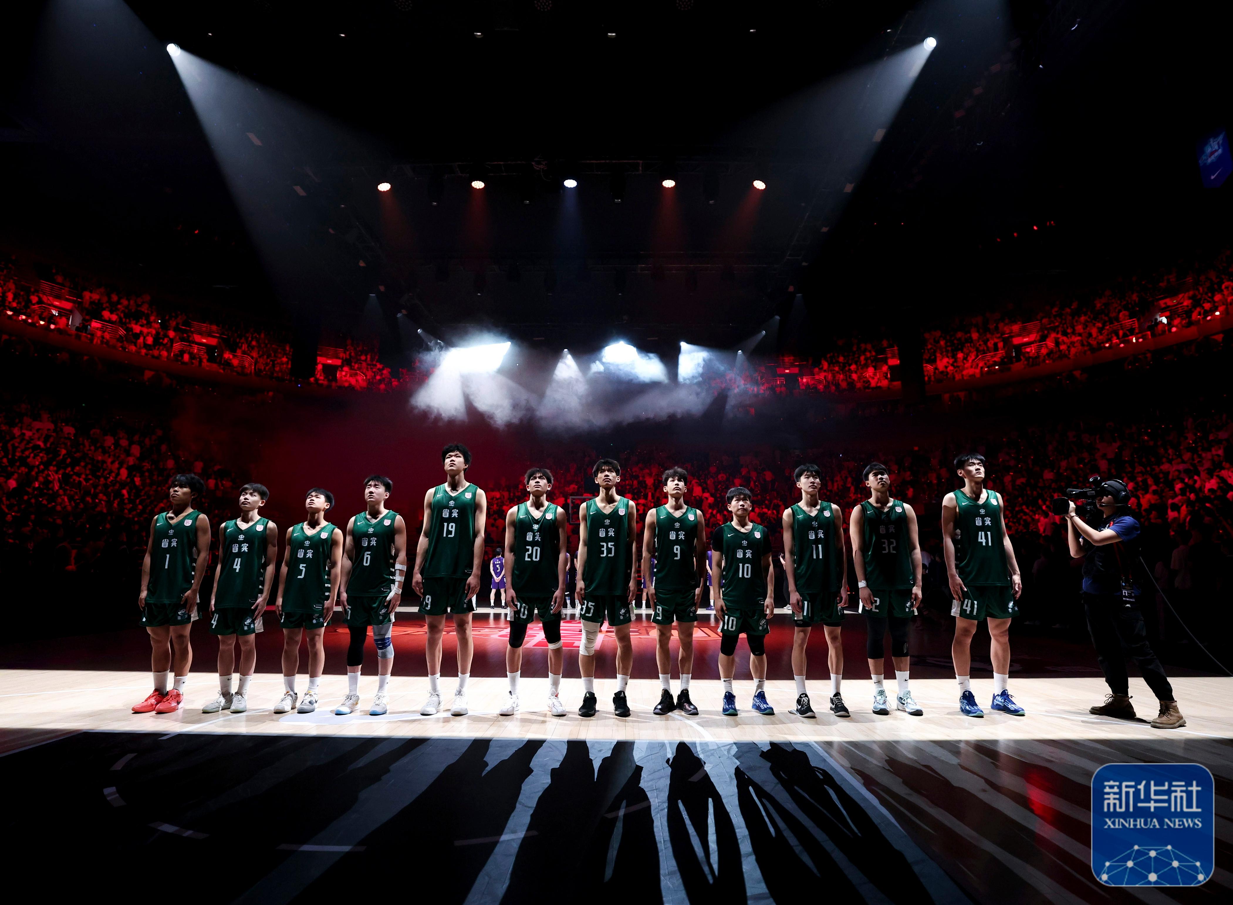 篮球男团体对战上演绝对力量对决