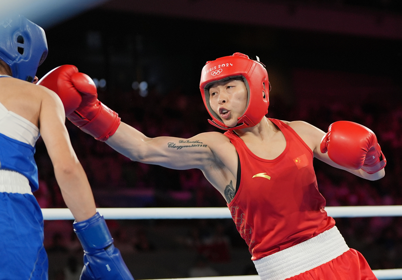 日本选手在拳击赛决胜时刻夺冠 日本选手在拳击赛决胜时刻夺冠